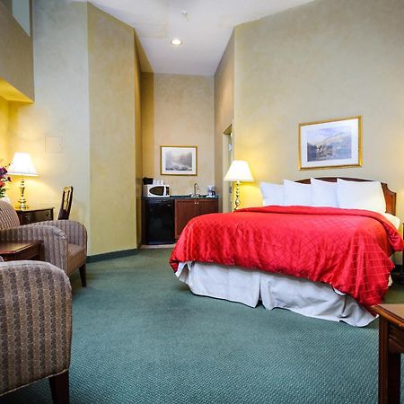 Peterborough Inn & Suites Hotel 외부 사진